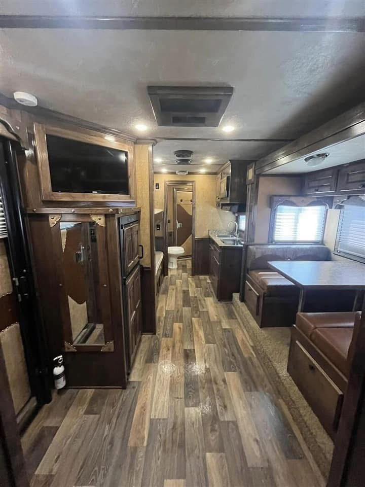 Platinum livestock trailers