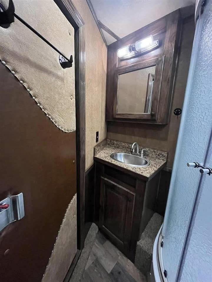 Platinum livestock trailers