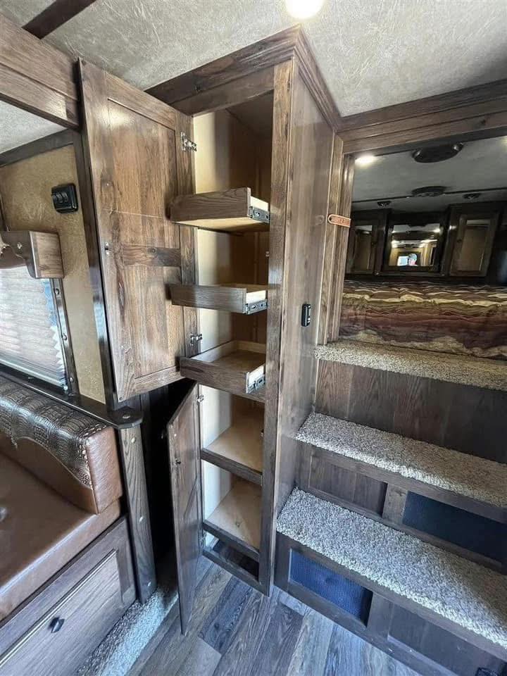 Platinum livestock trailers