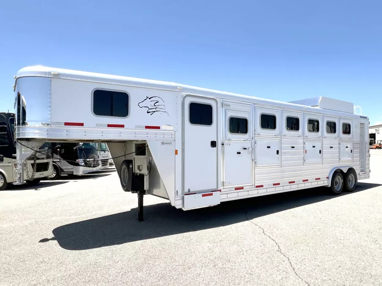 2015 Sooner Horse Trailers - 6 Horse Gooseneck Super Sport - $23,000
