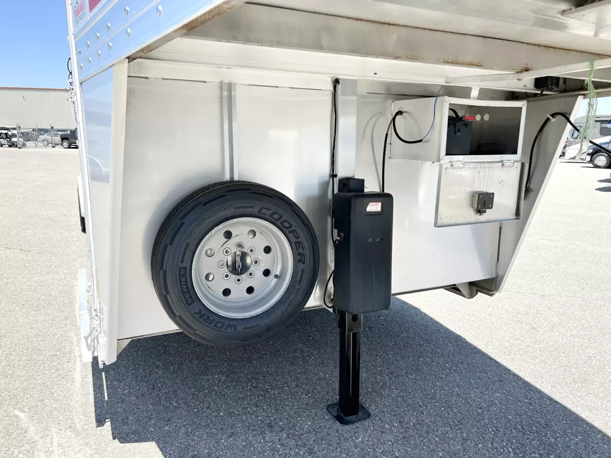 2015 Sooner Horse Trailers - 6 Horse Gooseneck Super Sport - $23,000