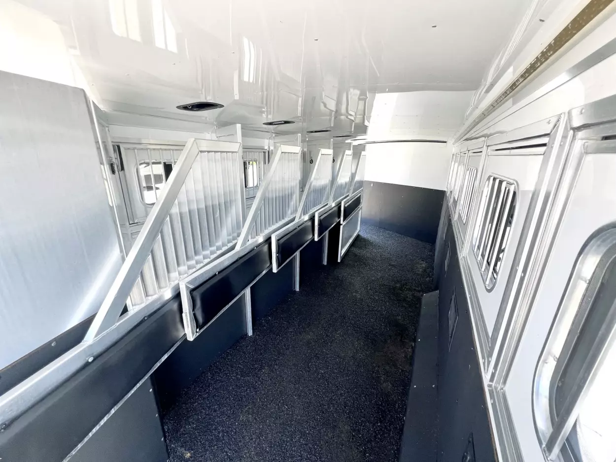 2015 Sooner Horse Trailers - 6 Horse Gooseneck Super Sport - $23,000