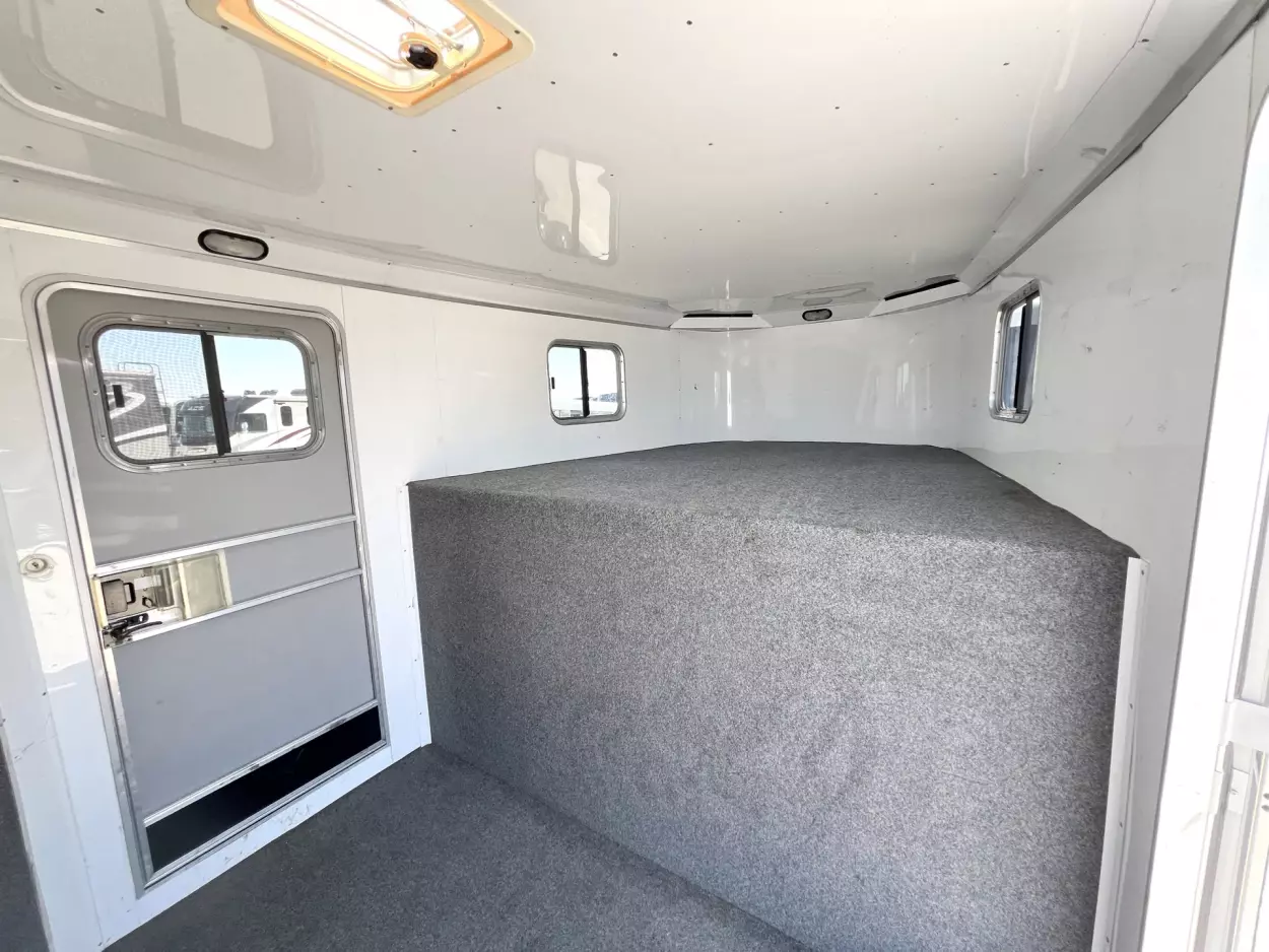 2015 Sooner Horse Trailers - 6 Horse Gooseneck Super Sport - $23,000