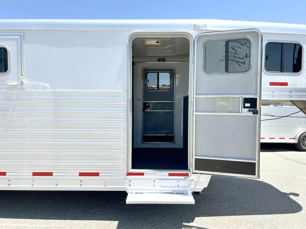 2015 Sooner Horse Trailers - 6 Horse Gooseneck Super Sport - $23,000