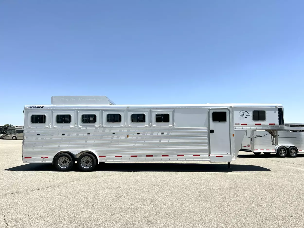 2015 Sooner Horse Trailers - 6 Horse Gooseneck Super Sport - $23,000