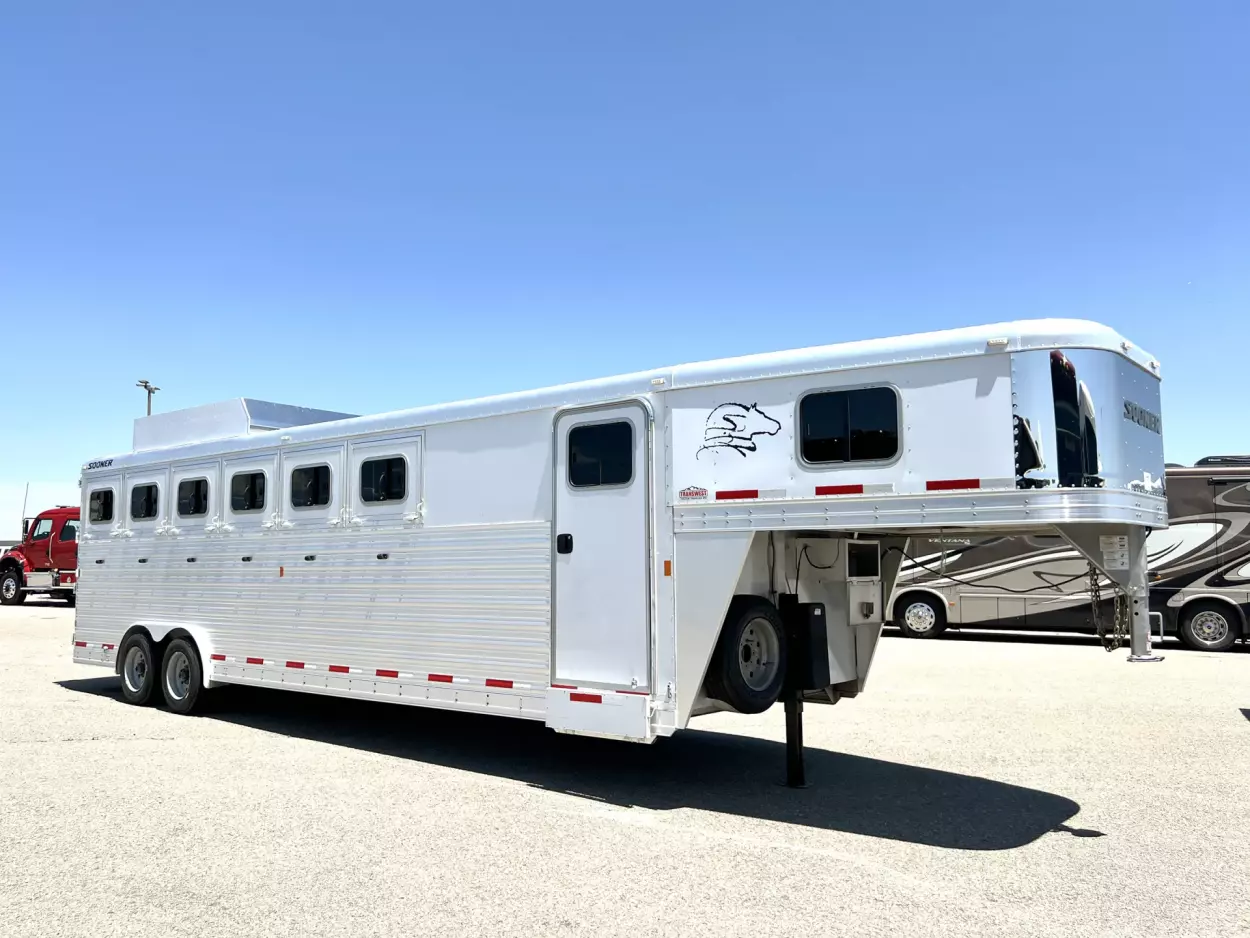 2015 Sooner Horse Trailers - 6 Horse Gooseneck Super Sport - $23,000