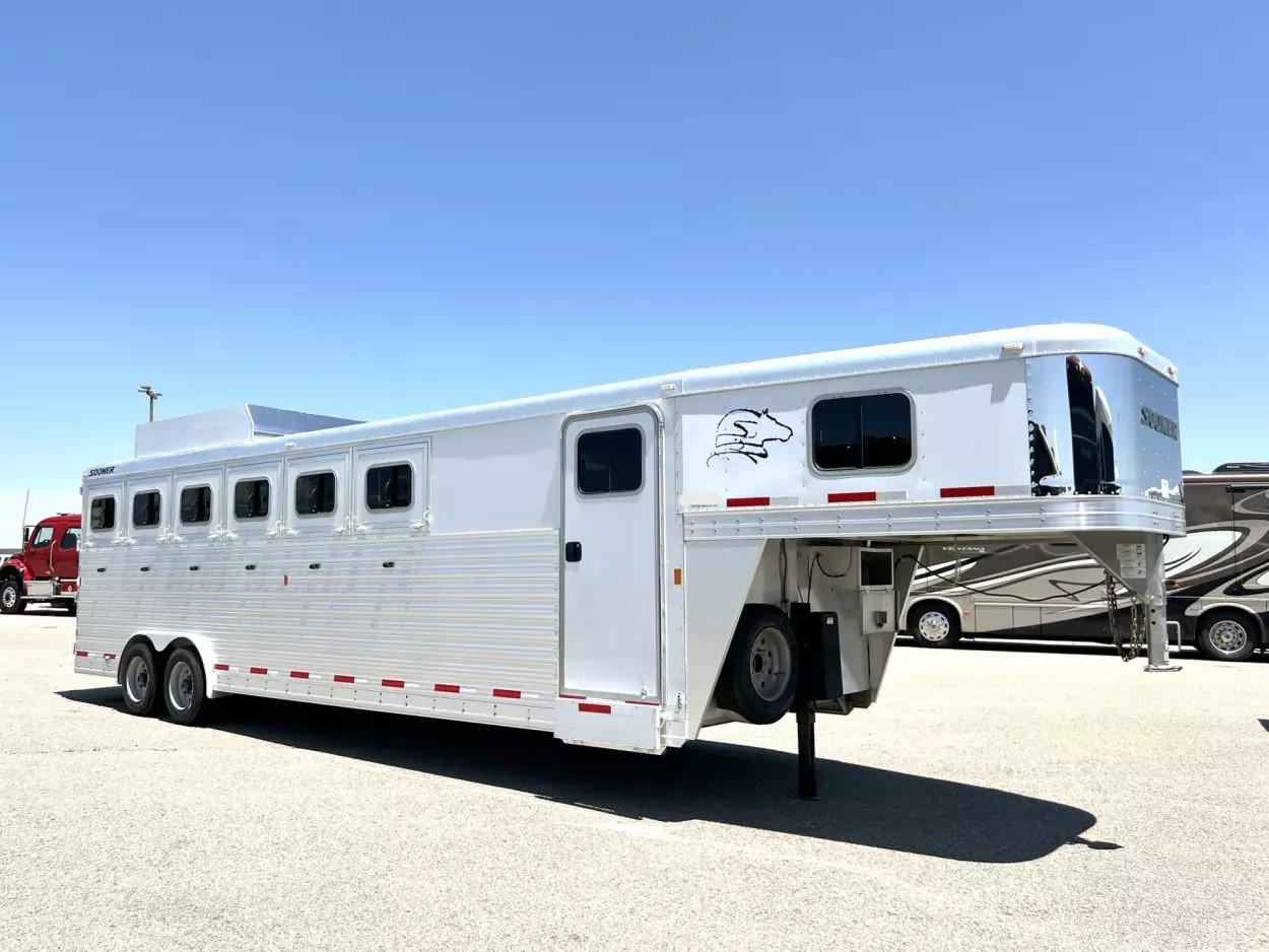 2015 Sooner Horse Trailers - 6 Horse Gooseneck Super Sport - $23,000