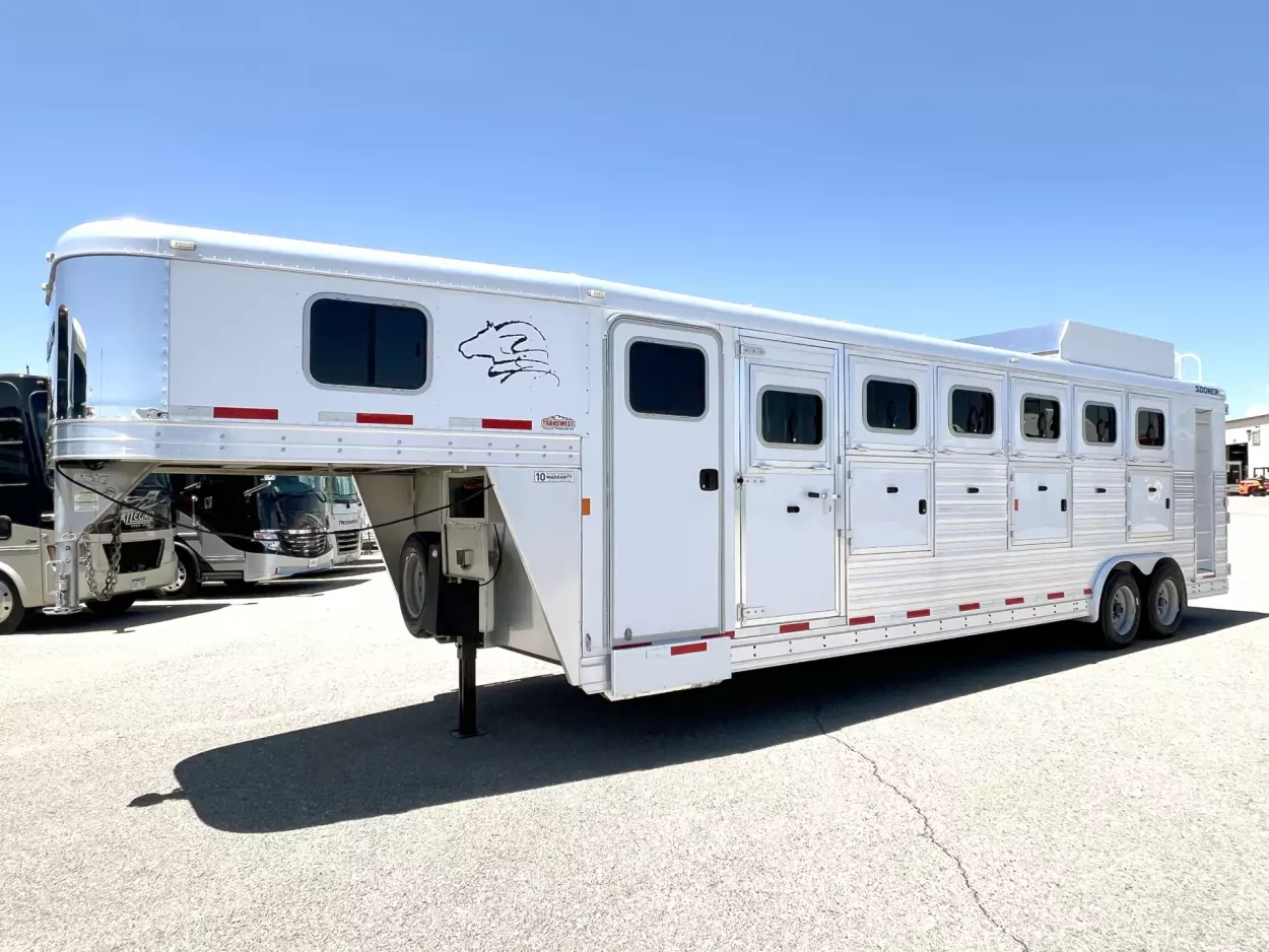 2015 Sooner Horse Trailers - 6 Horse Gooseneck Super Sport - $23,000