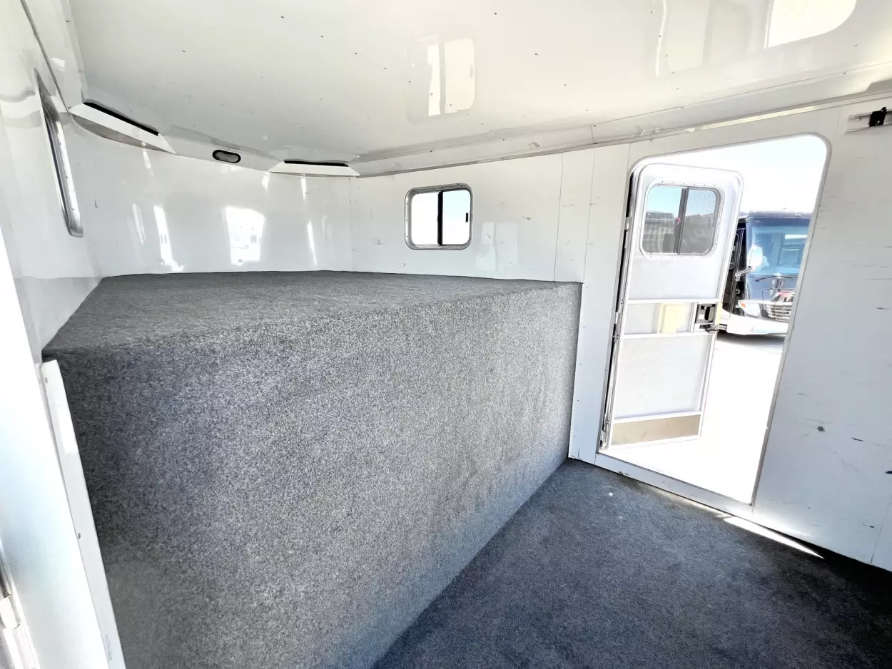 2015 Sooner Horse Trailers - 6 Horse Gooseneck Super Sport - $23,000