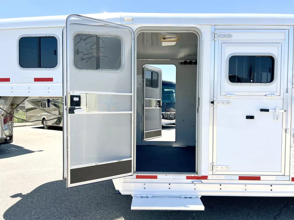 2015 Sooner Horse Trailers - 6 Horse Gooseneck Super Sport - $23,000