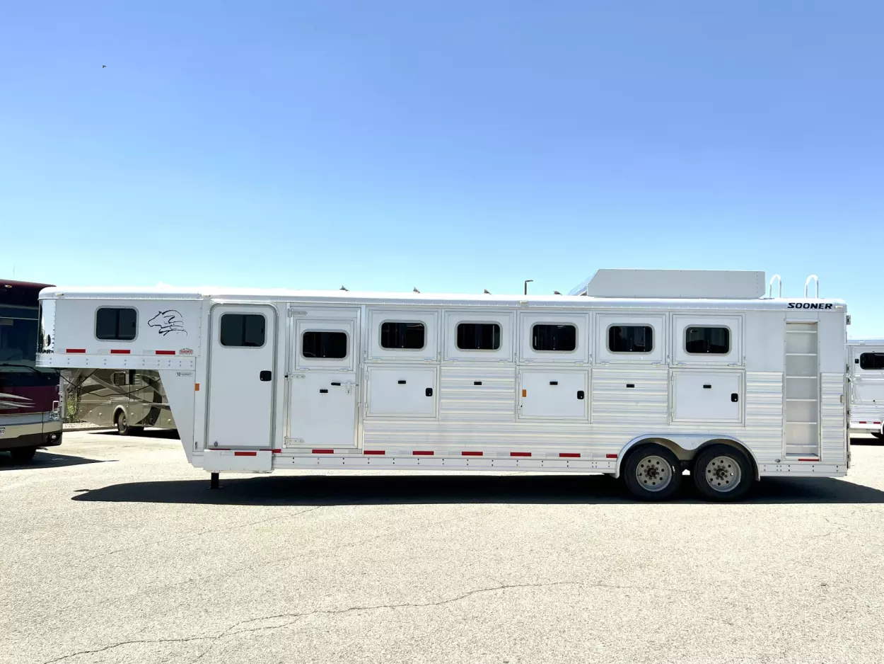 2015 Sooner Horse Trailers - 6 Horse Gooseneck Super Sport - $23,000