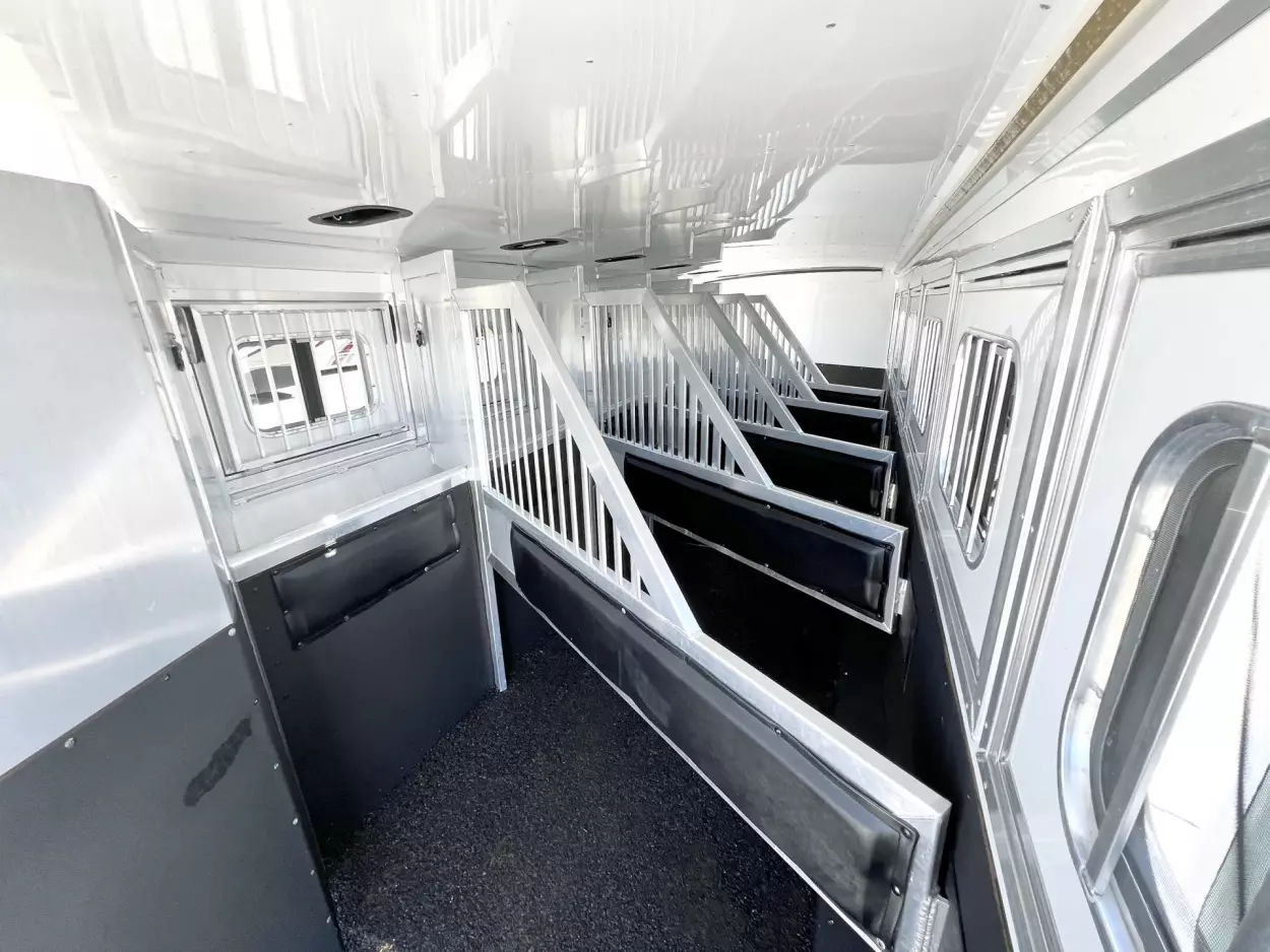 2015 Sooner Horse Trailers - 6 Horse Gooseneck Super Sport - $23,000