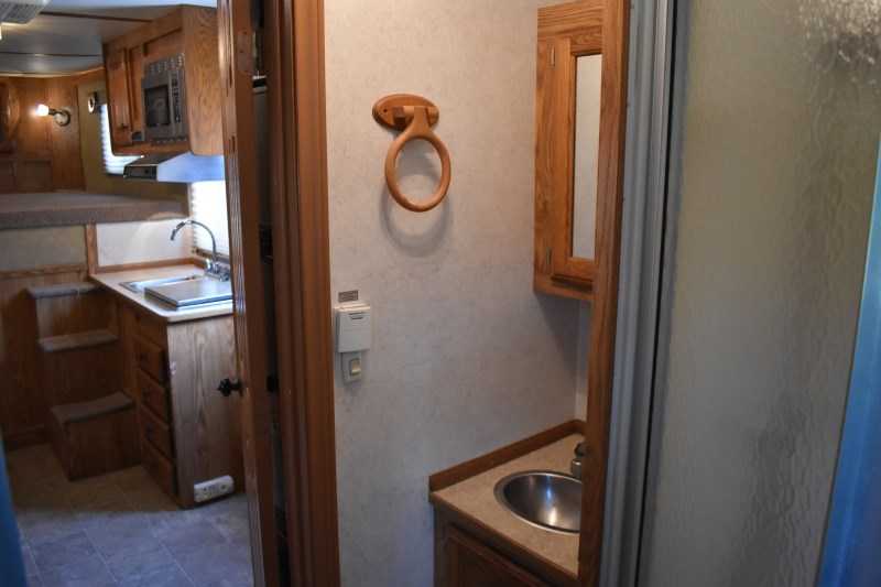 2007 Used 4 Horse Trailers for Sale - American Spirit 8410GLQ with 10' Short Wall - $21,800 - Image 31