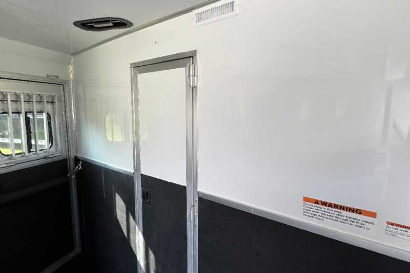 used Lakota horse trailers for sale