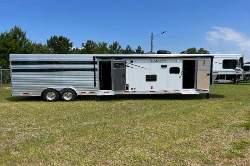 2024 Used Livestock Trailers - Lakota Charger LE81413SR with 13' Short Wall - $62,400 - Image 27