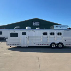 gooseneck-horse-trailer-with-living-quarters